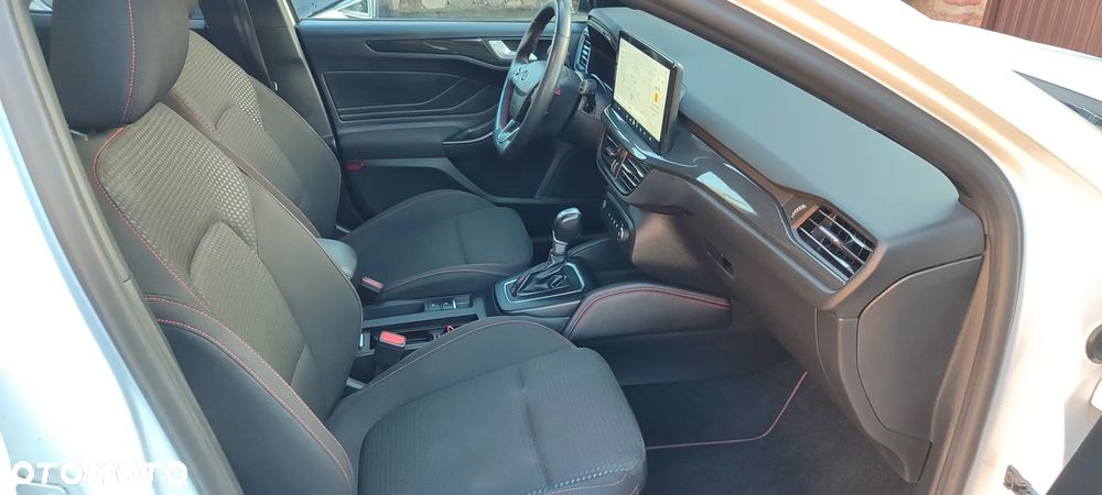 Ford Focus 1.0 EcoBoost Hybrid ST-LINE X - 18