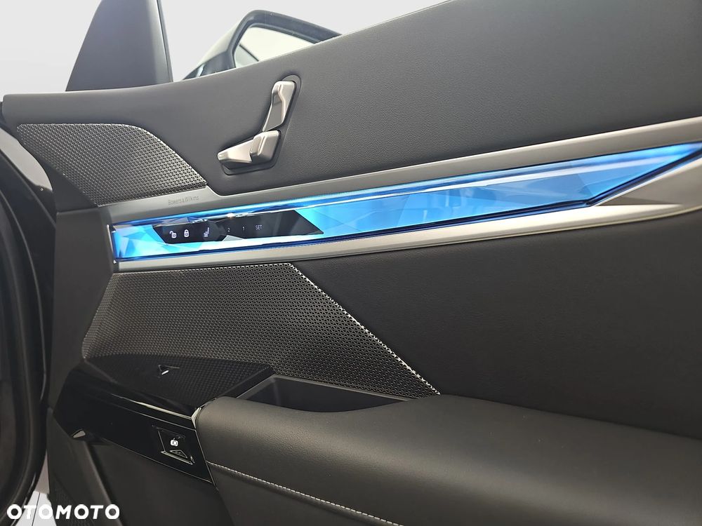 BMW Seria 7 - 36