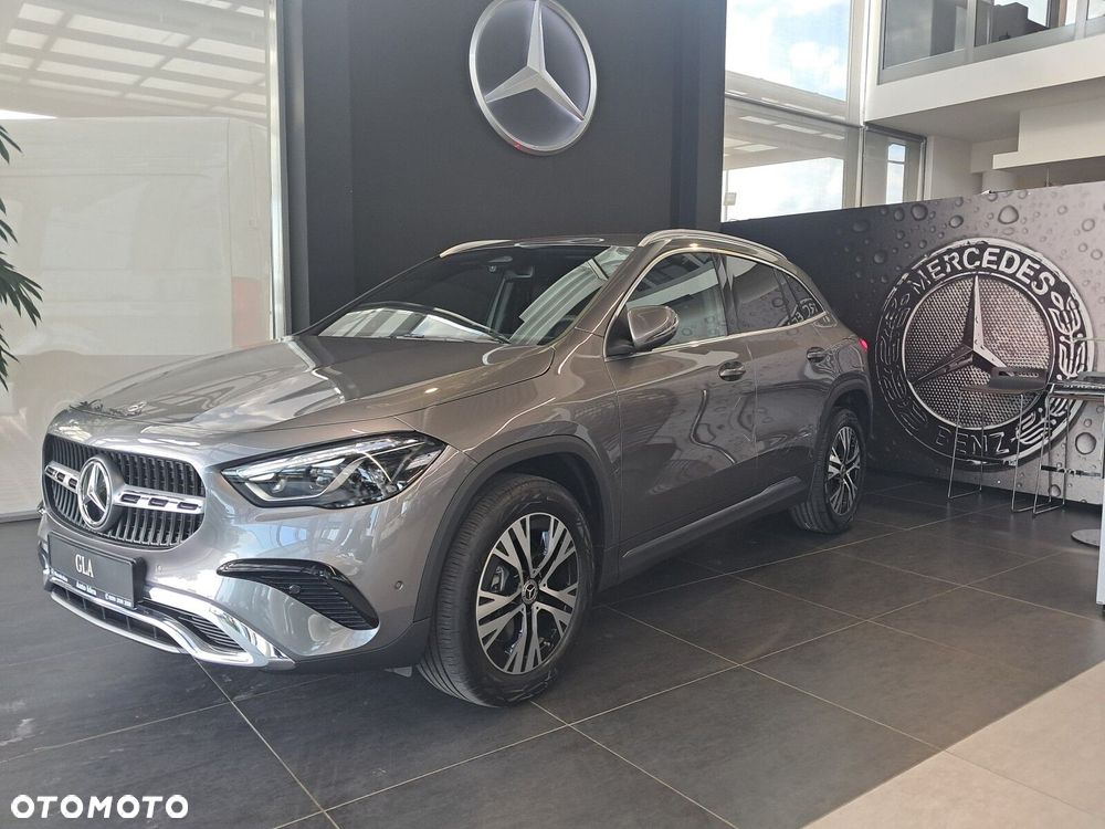 Mercedes-Benz GLA - 9