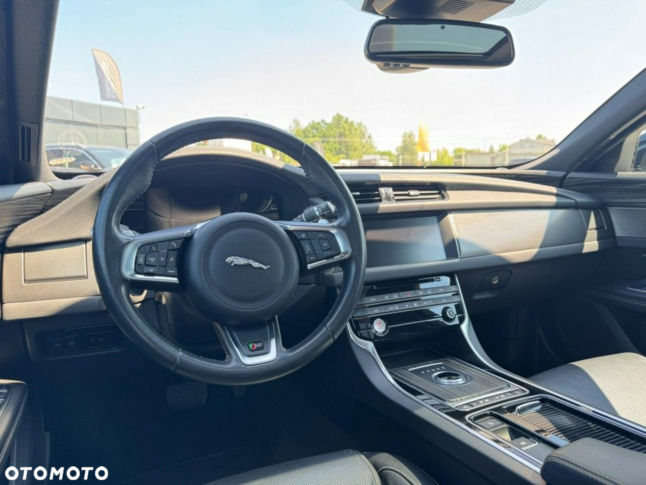 Jaguar XF - 11