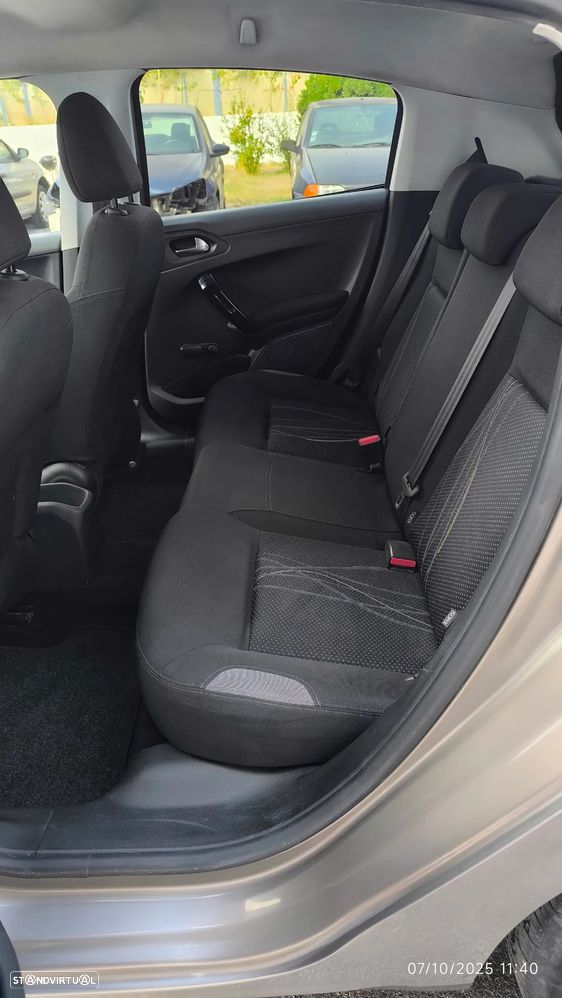 Peugeot 208 1.4 HDi SE Style - 40