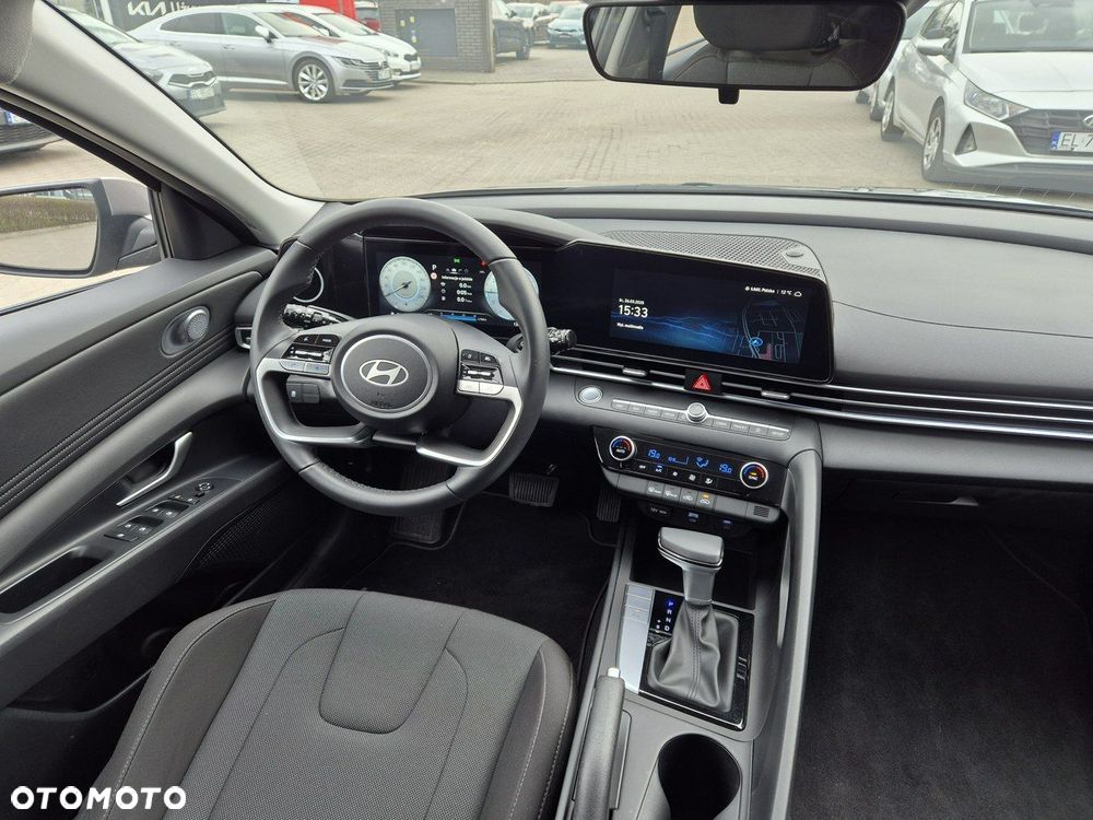 Hyundai Elantra - 17