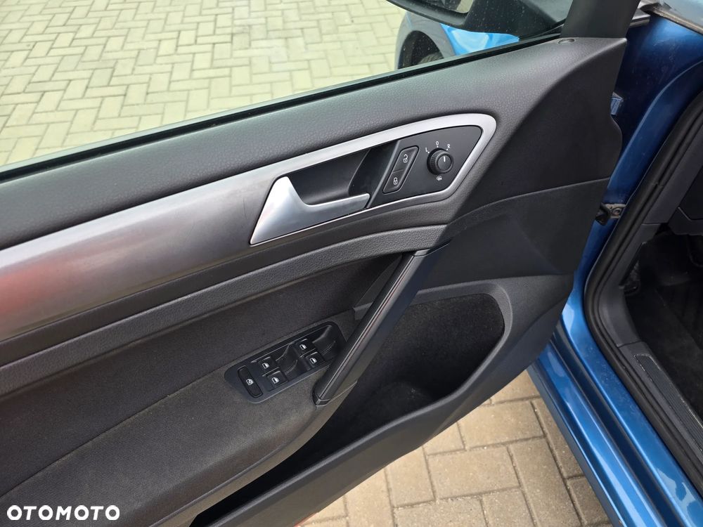 Volkswagen Golf - 23