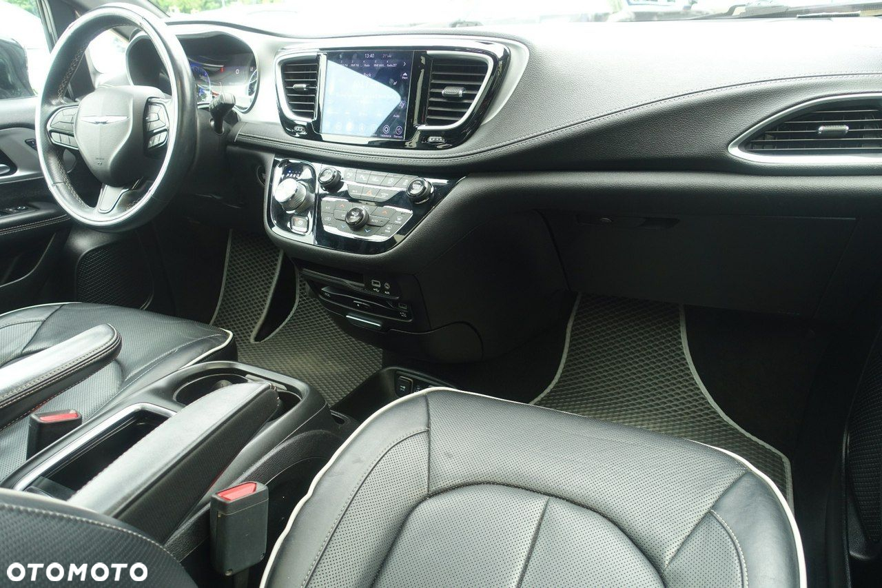 Chrysler Pacifica - 28