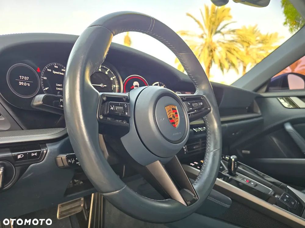 Porsche 911 Carrera - 12