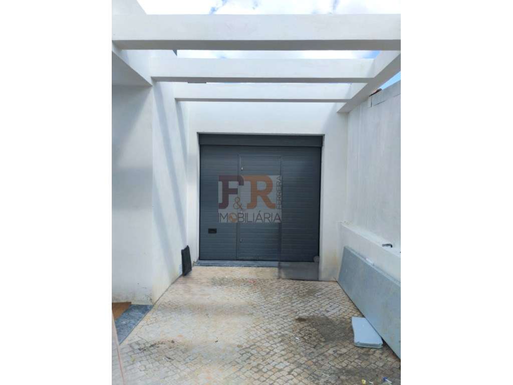 Moradia Isolada T3+1 com Garagem e Piscina Fernão Ferro - Grande imagem: 3/31
