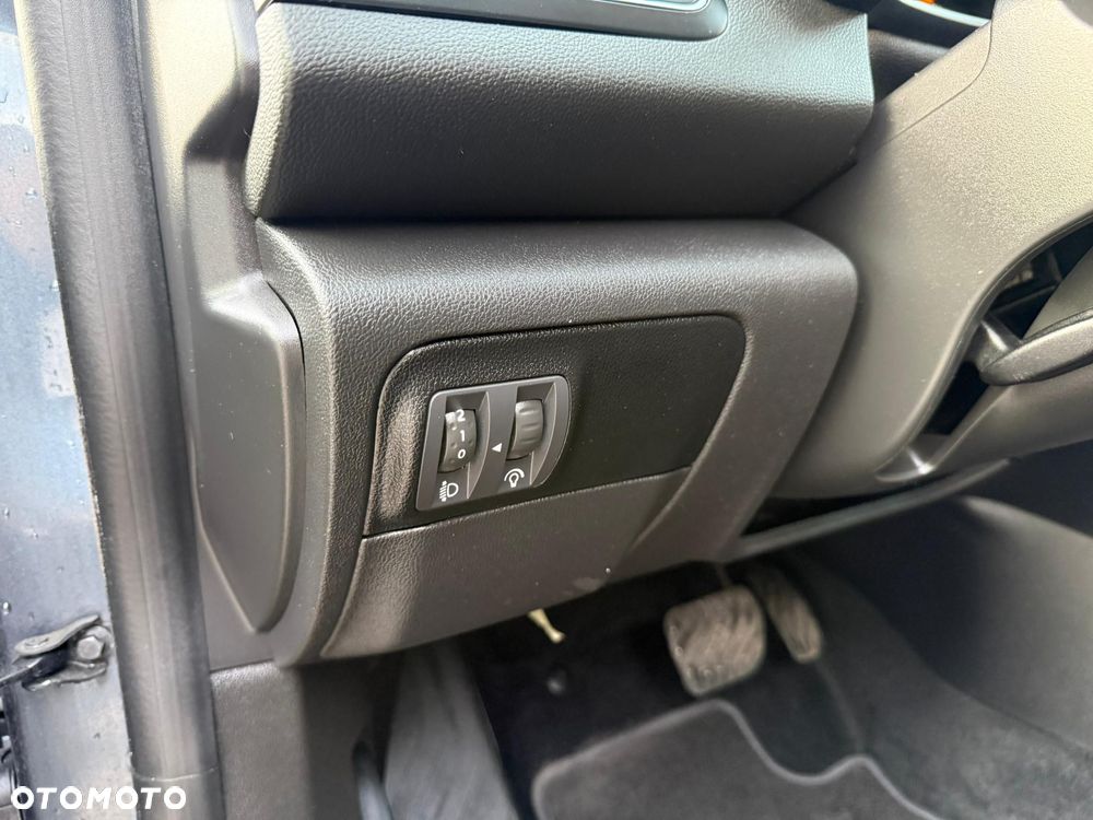 Renault Megane ver-1-3-tce-fap-limited-edc - 23