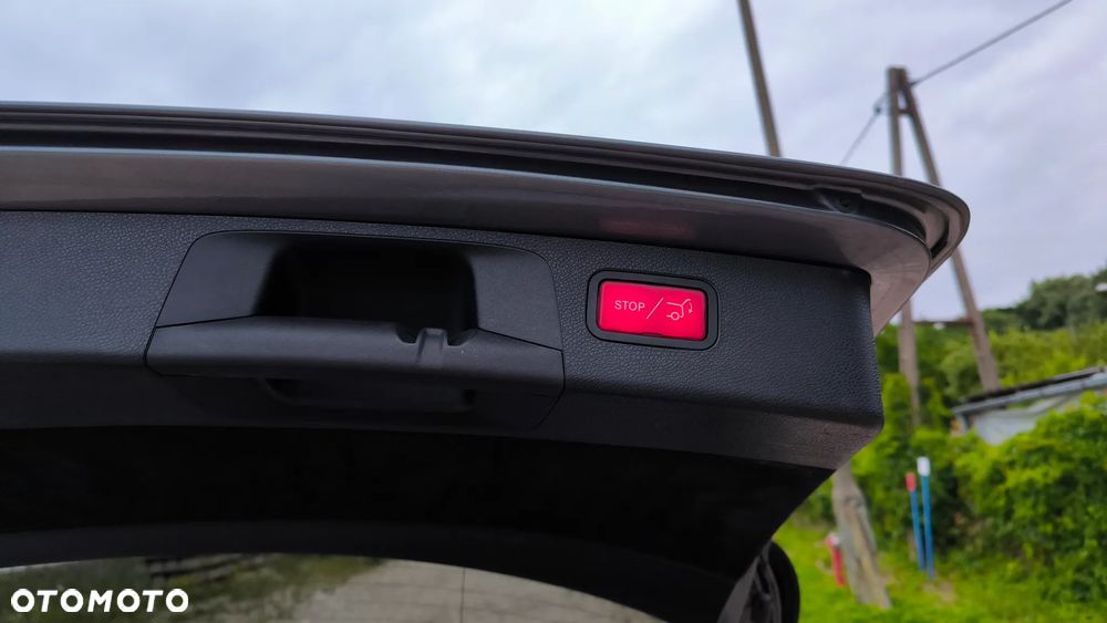 Mercedes-Benz Klasa E 220 d T 9G-TRONIC - 16