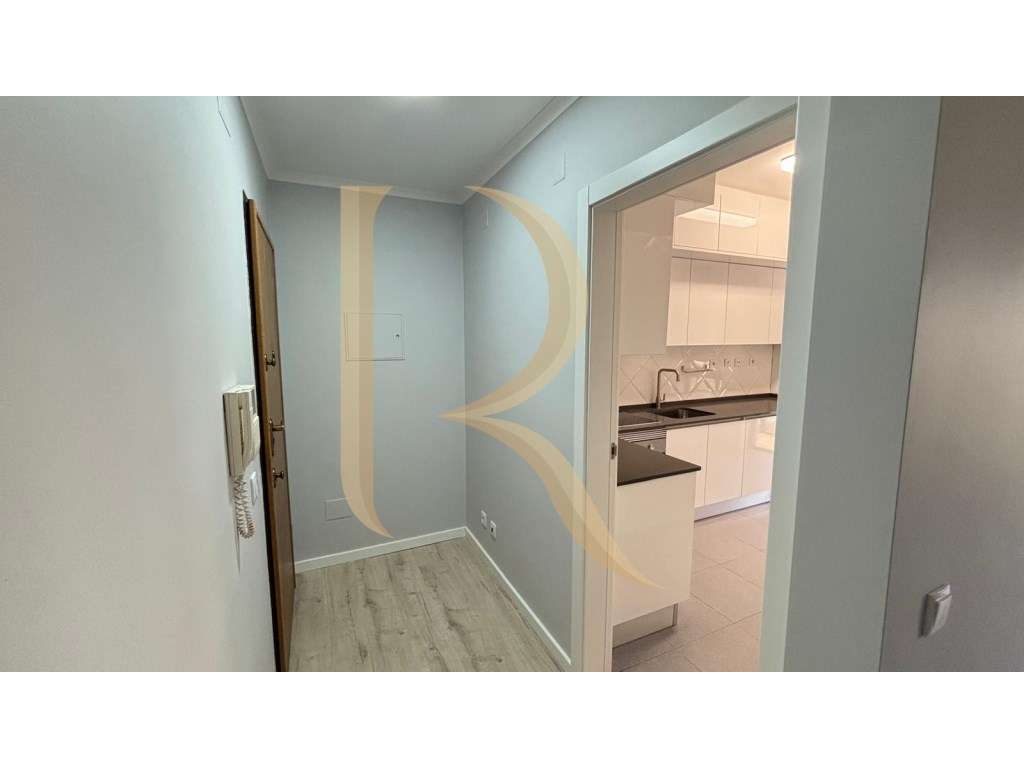 Apartamento duplex T1+1 remodelado no Monte da Caparica - Grande imagem: 3/12