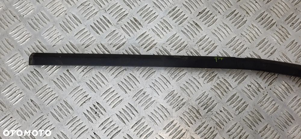 Nissan Terrano II Listwa Szyby Prawy Tył 3D - 6