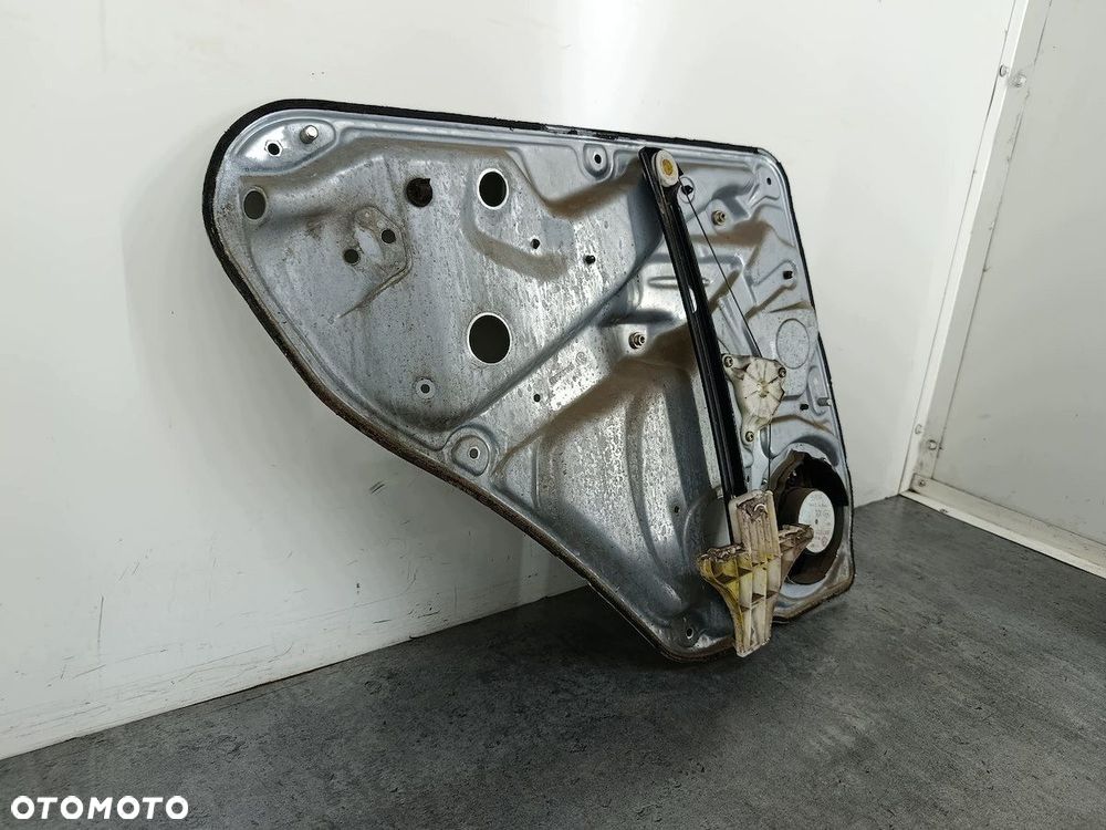 PODNOŚNIK SZYBY PRAWY TYŁ  VW PASSAT B5 FL 3B5839756C  3B5839752BF  BOSCH - 7