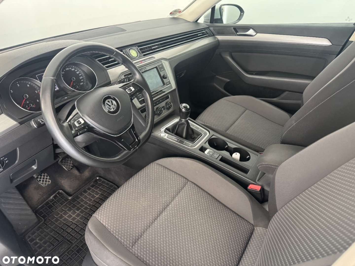 Volkswagen Passat 1.6 TDI BMT Comfortline - 17