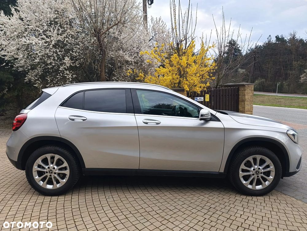 Mercedes-Benz GLA 180 Urban - 2