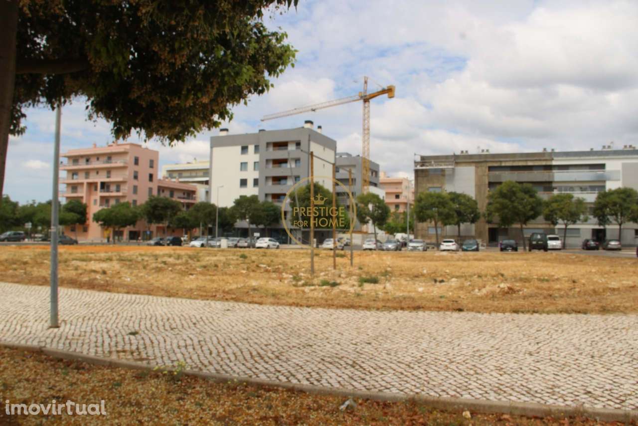 Amplo Lote de terreno situado na Urbanização de Vale de Ras em Loulé d - Grande imagem: 2/9