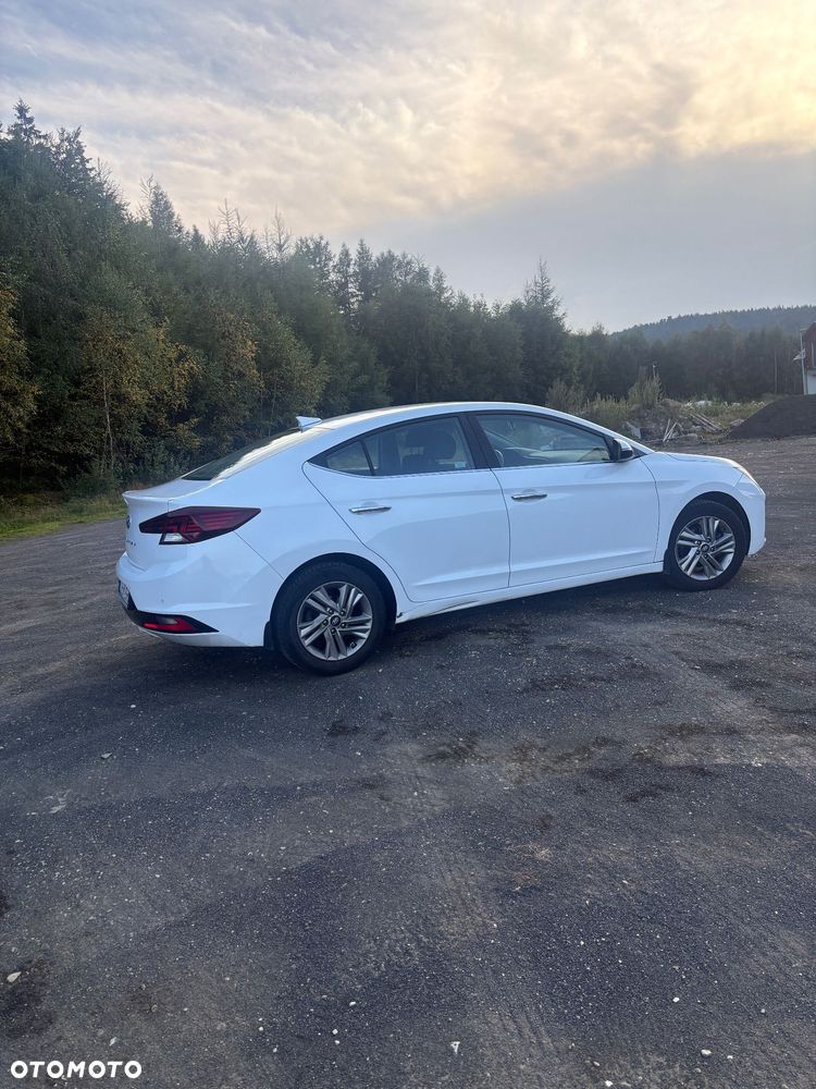 Hyundai Elantra 1.6 Comfort - 2