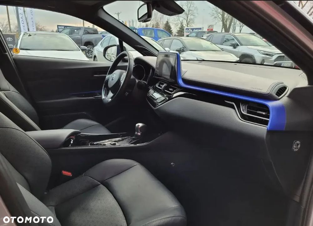 Toyota C-HR - 11