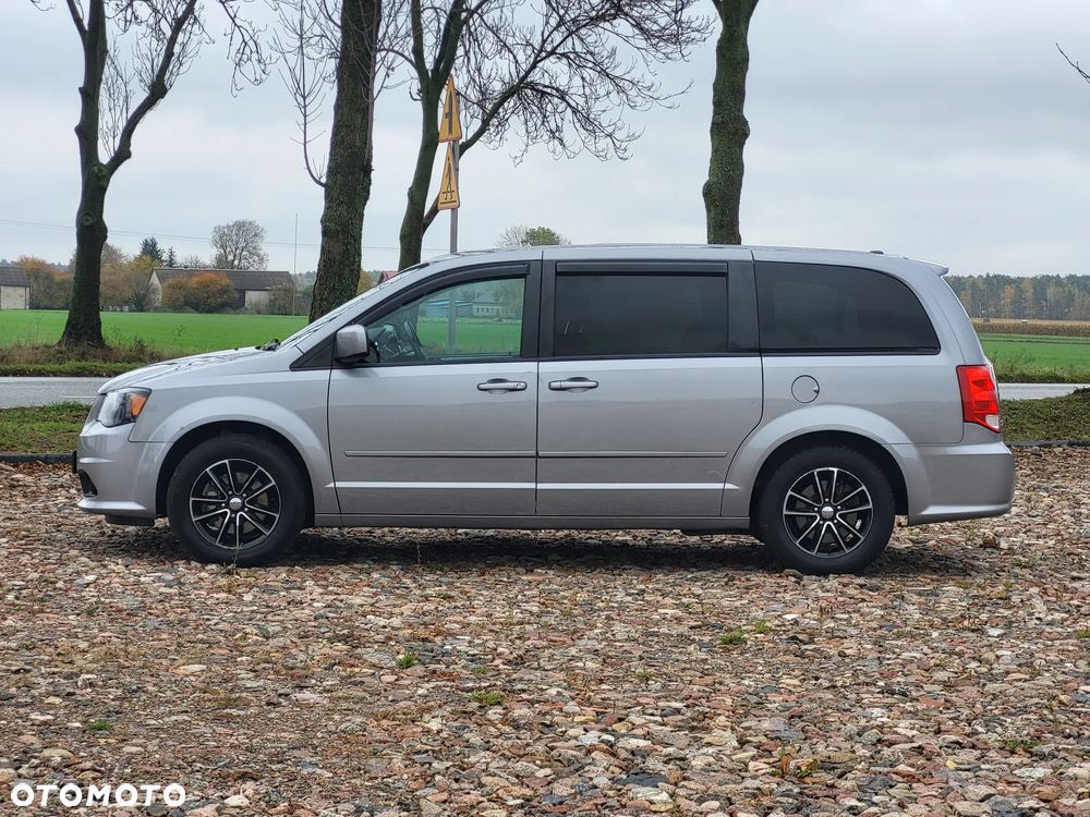 Dodge Grand Caravan - 8