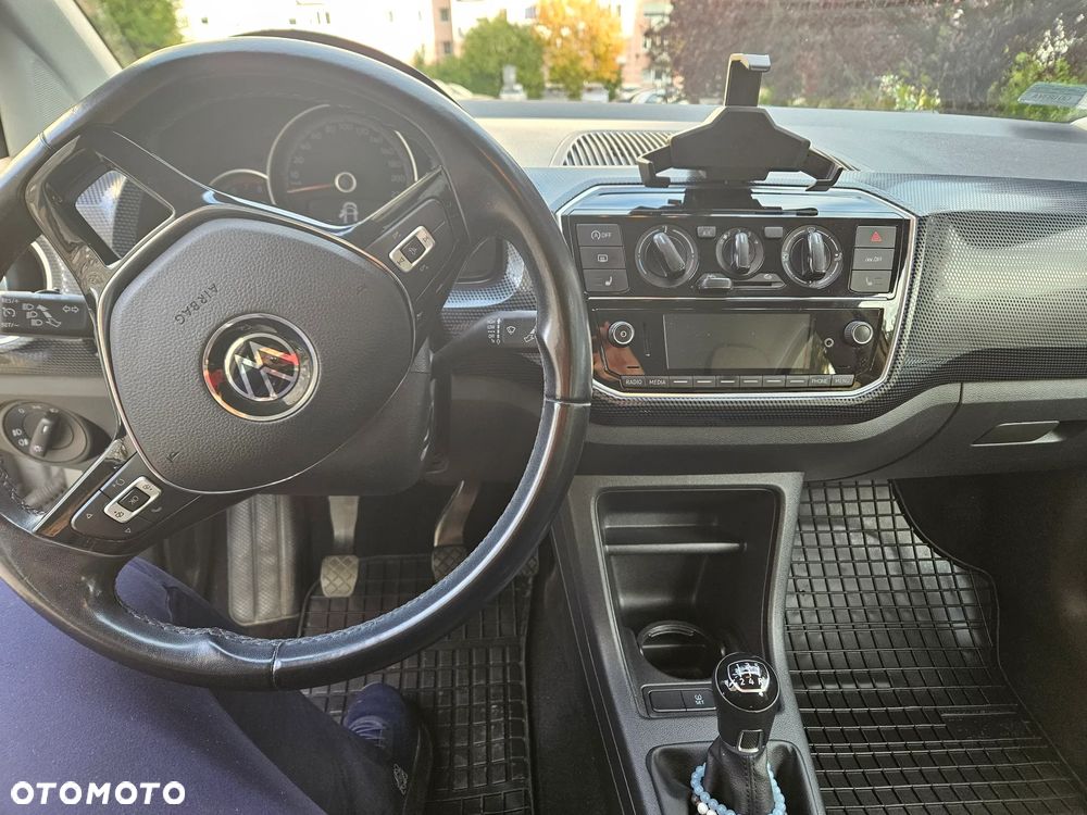 Volkswagen Up 2020 photo 2