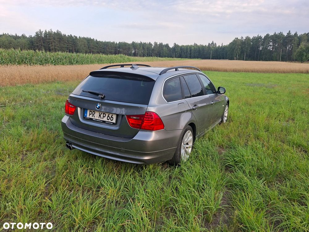 BMW Seria 3 330d xDrive - 6