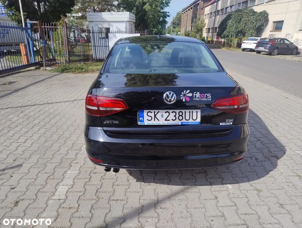 Volkswagen Jetta - 4