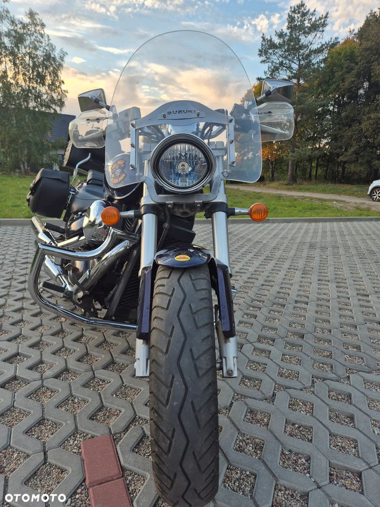 Suzuki Intruder - 8