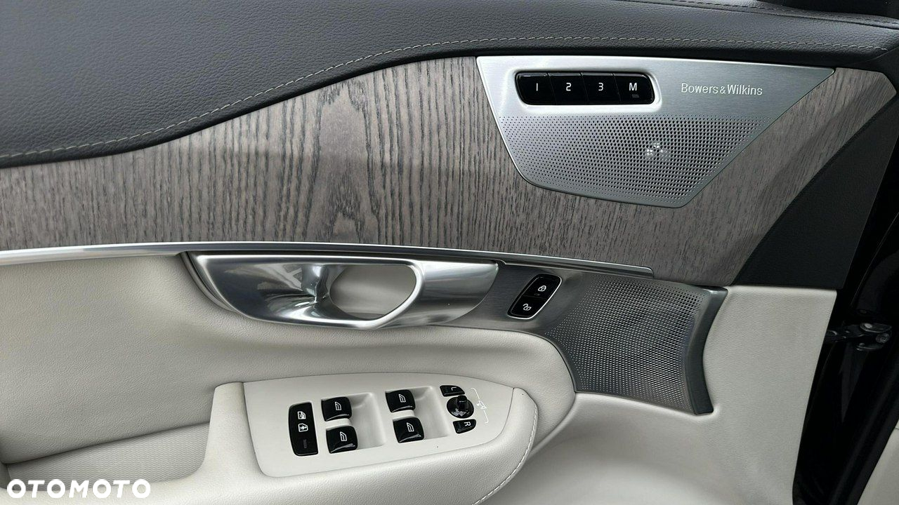 Volvo XC 90 T8 AWD Plug-In Hybrid Ultimate Dark 7os - 13