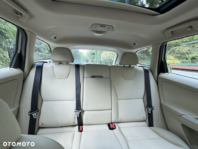 Volvo XC 60 2.4D AWD Momentum - 10