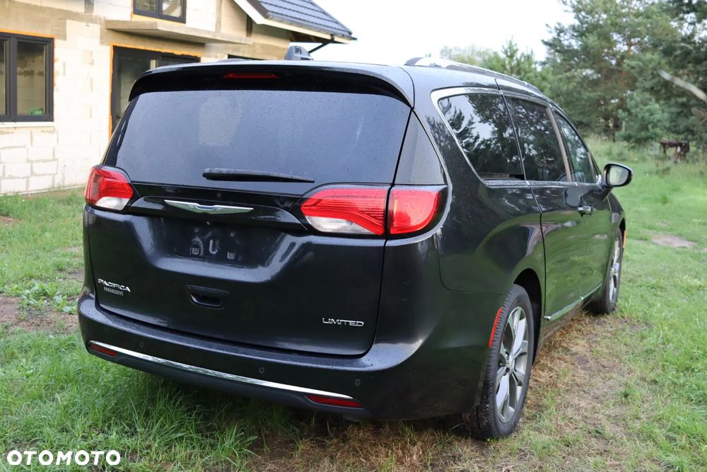 Chrysler Pacifica - 10