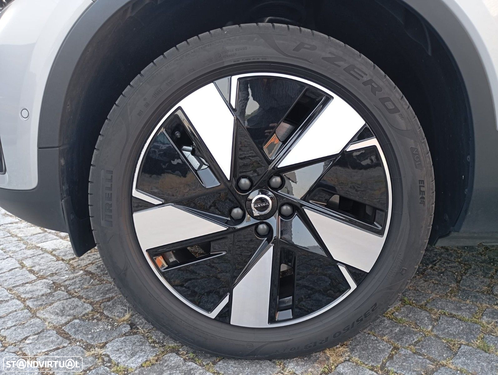 Volvo EX40 82 kWh Single Motor Extended Range Plus - 11