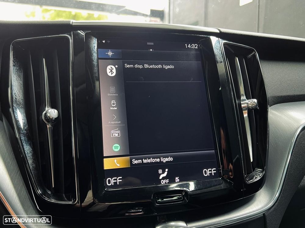 Volvo XC 60 2.0 T8 PHEV Momentum Plus AWD - 28