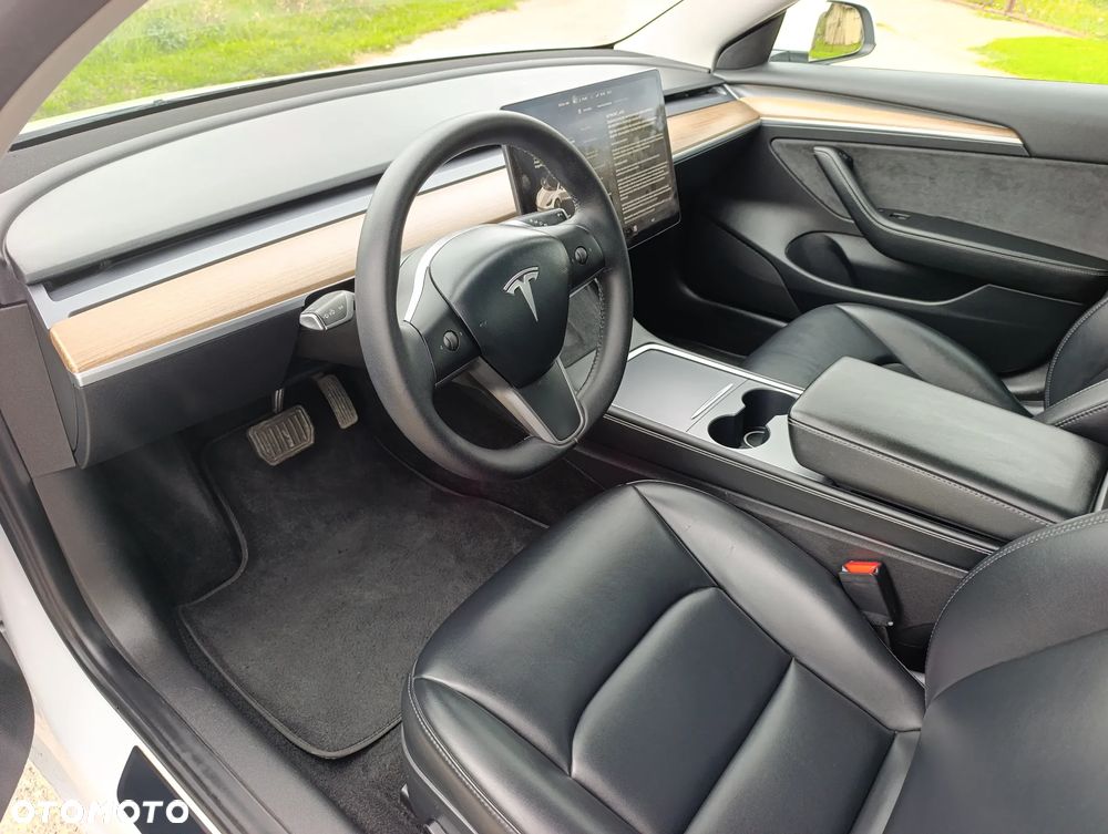 Tesla Model 3 - 10
