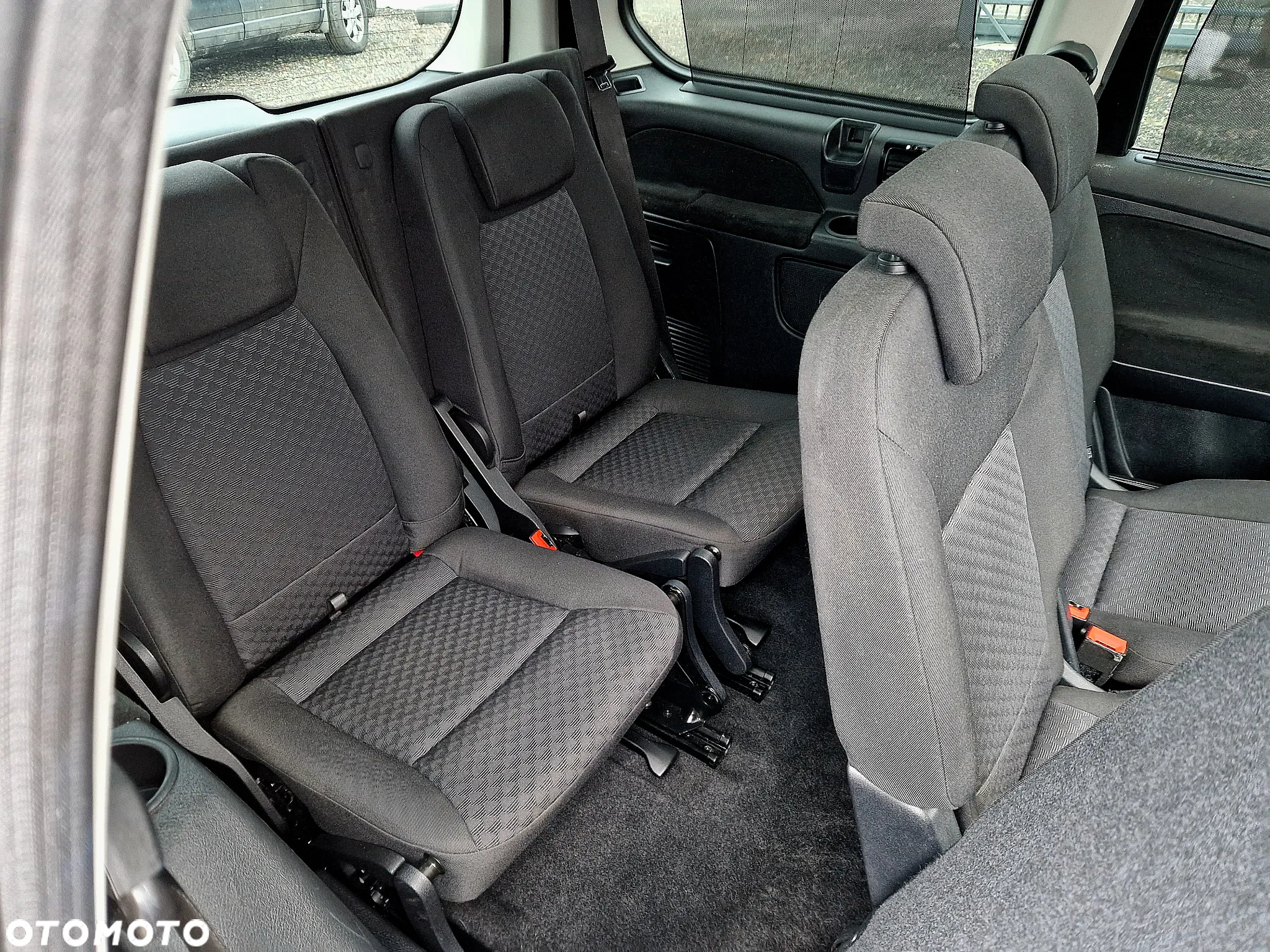 Ford Galaxy 2.0 Ghia - 29