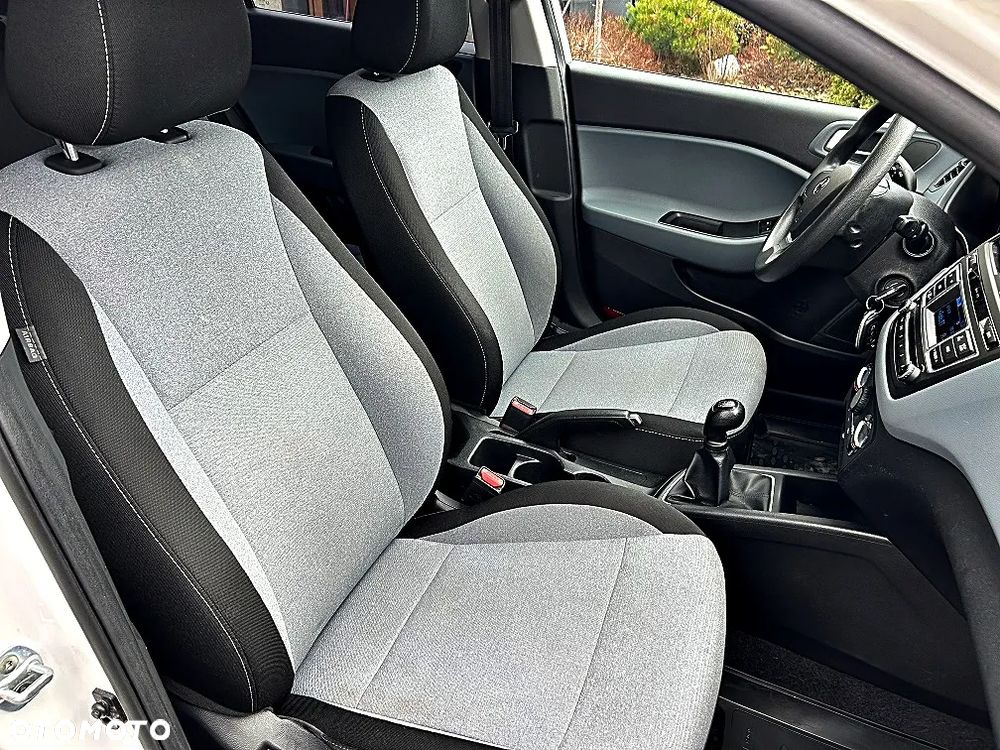 Hyundai i20 blue 1.2 YES Gold - 18