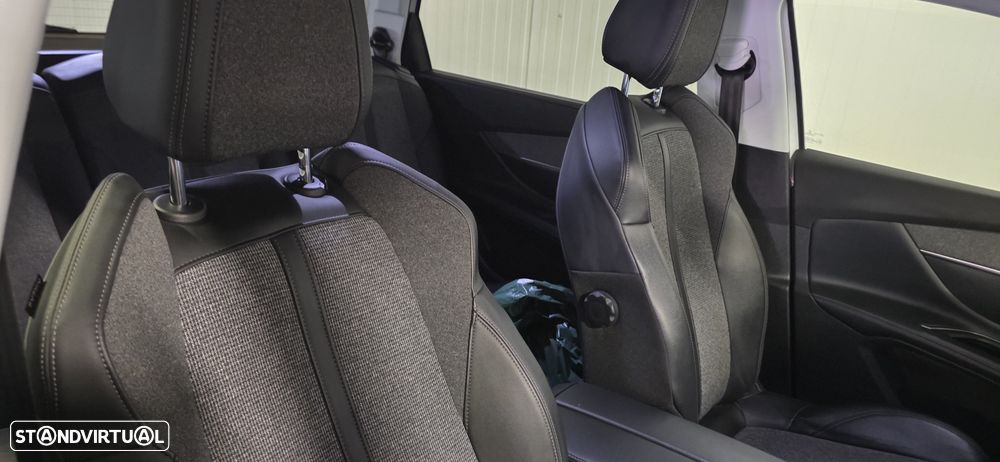Peugeot 5008 1.2 PureTech Allure Pack - 18