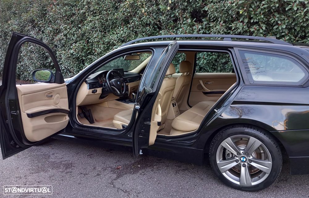 BMW 320 d Navigation Sport - 25
