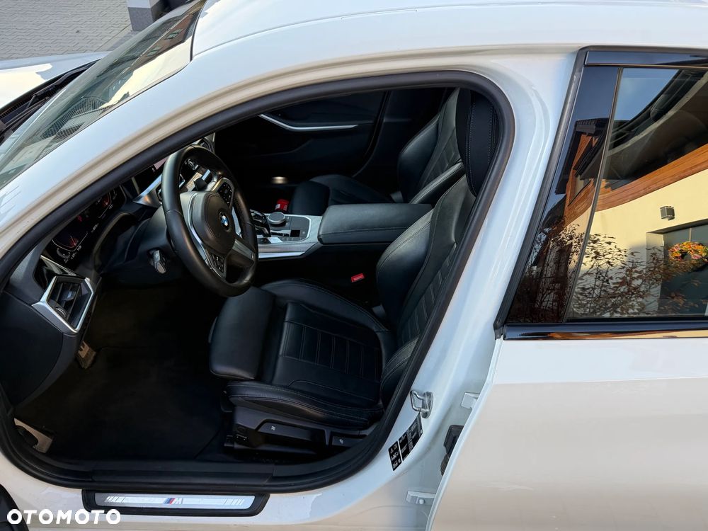 BMW Seria 3 320d xDrive M Sport - 13