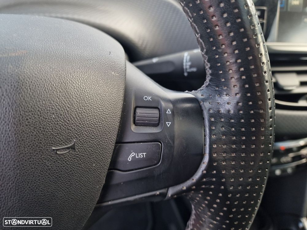 Peugeot 2008 1.2 PureTech Crossway - 23