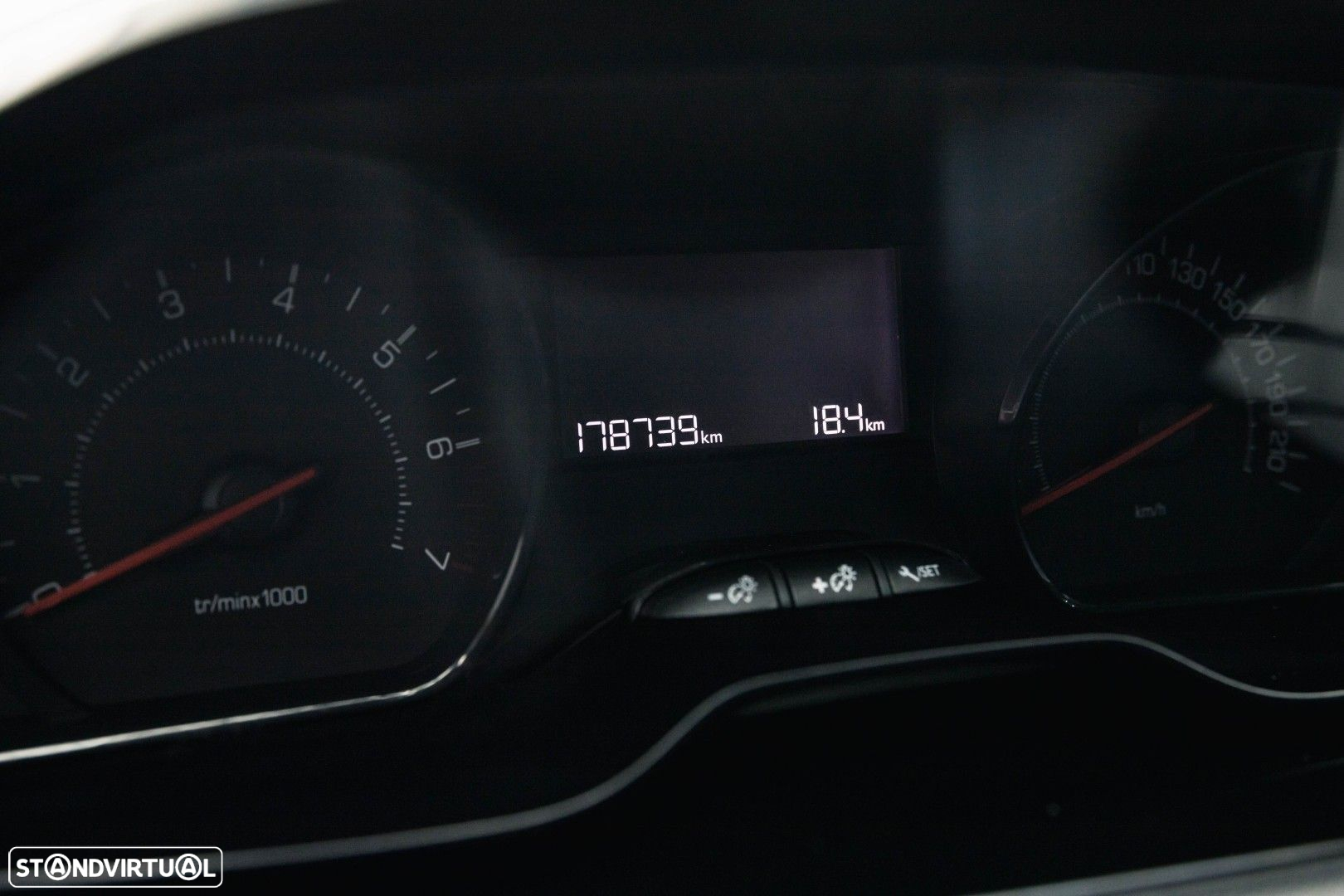 Peugeot 208 1.2 VTi Access - 28