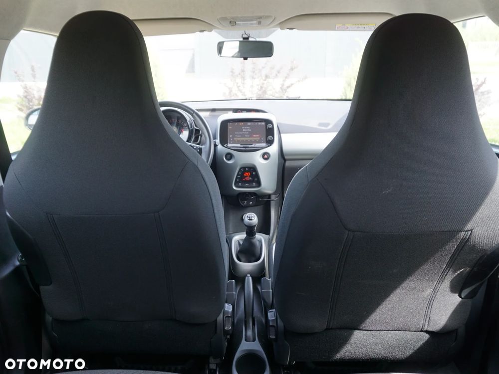 Toyota Aygo x-play touch - 30
