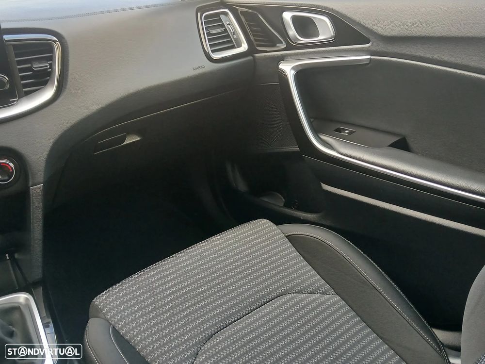 Kia Ceed SW 1.6 CRDi MHEV Dynamic - 24