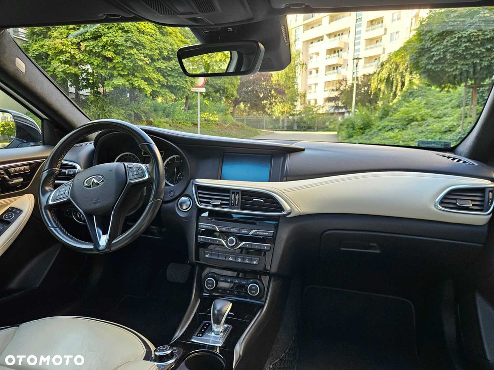 Infiniti Q30 - 5
