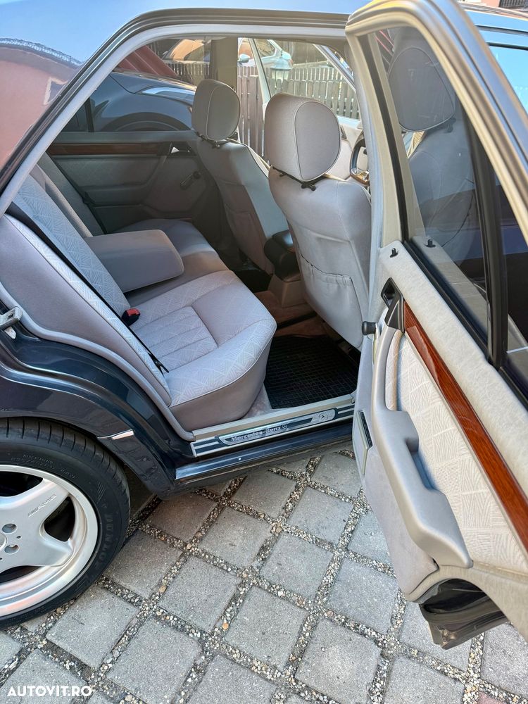 Mercedes-Benz W124 - 12