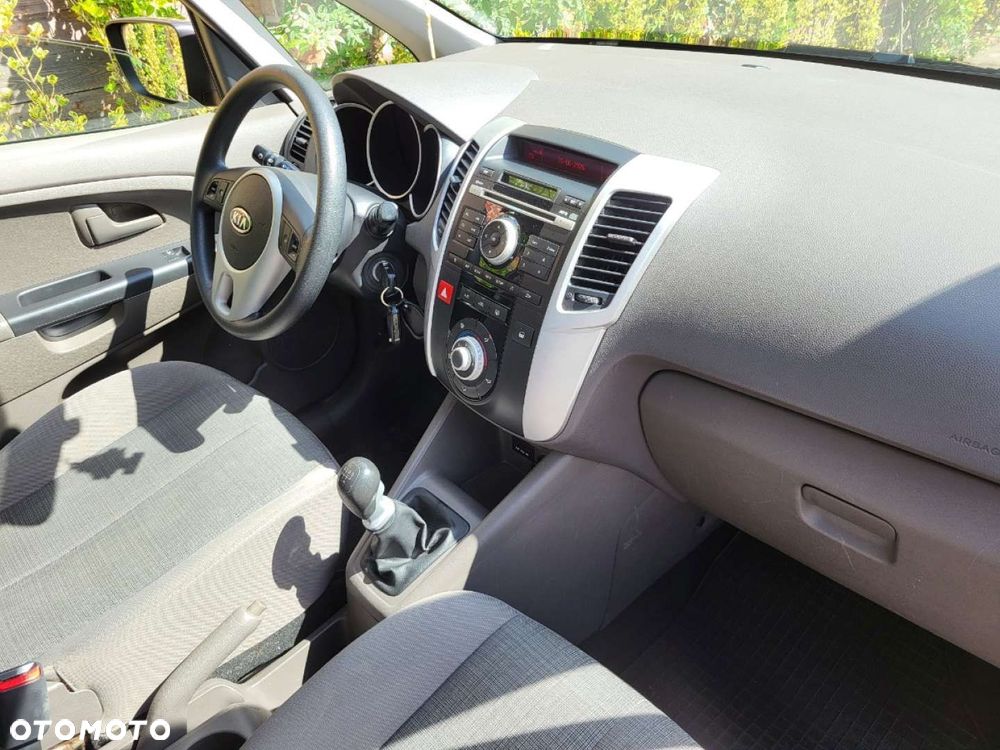 Kia Venga - 10