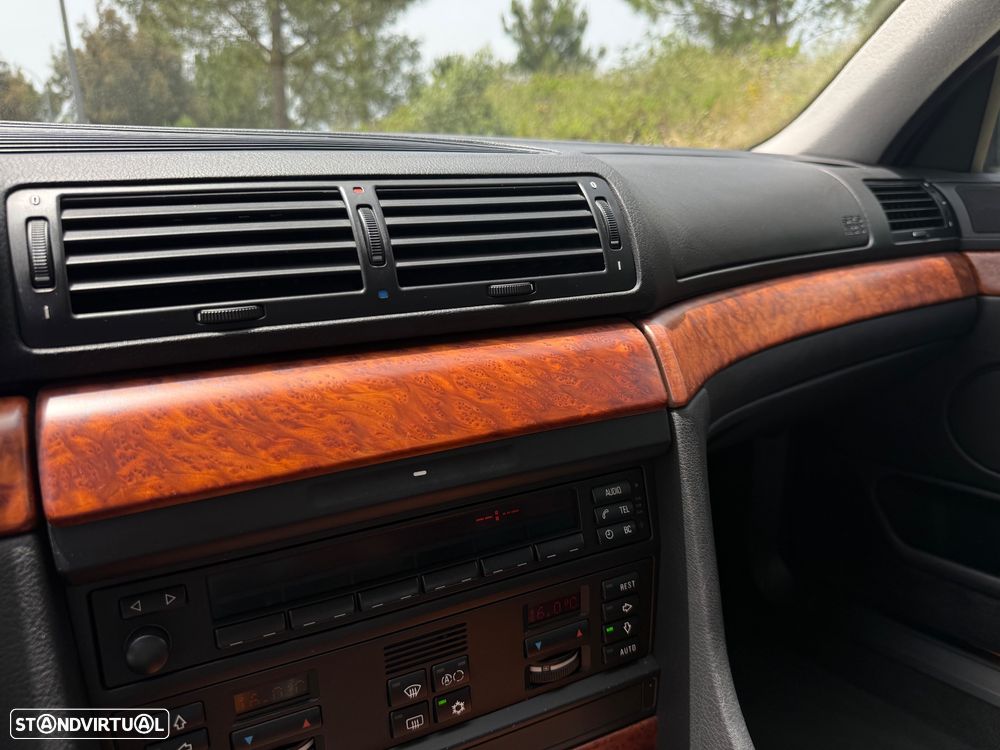 BMW 730 - 24