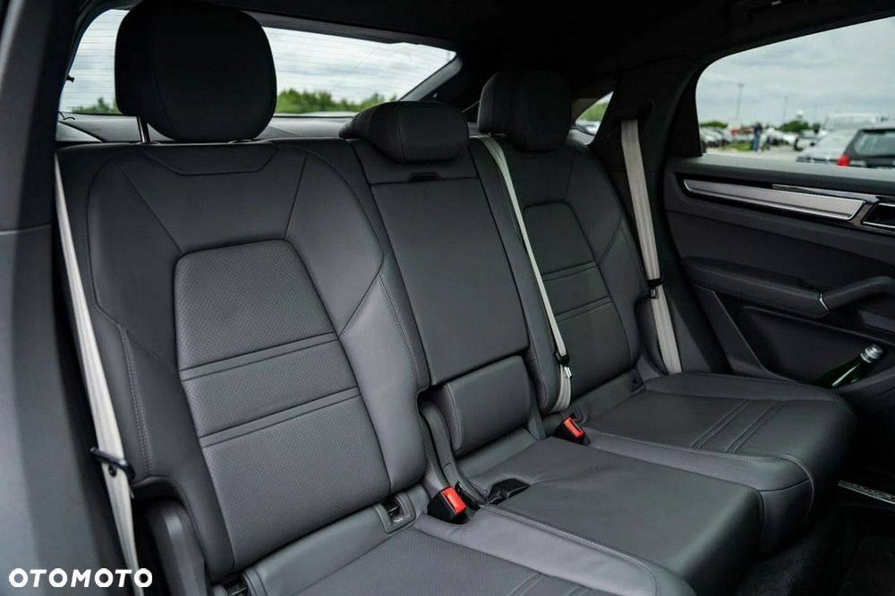 Porsche Cayenne - 26