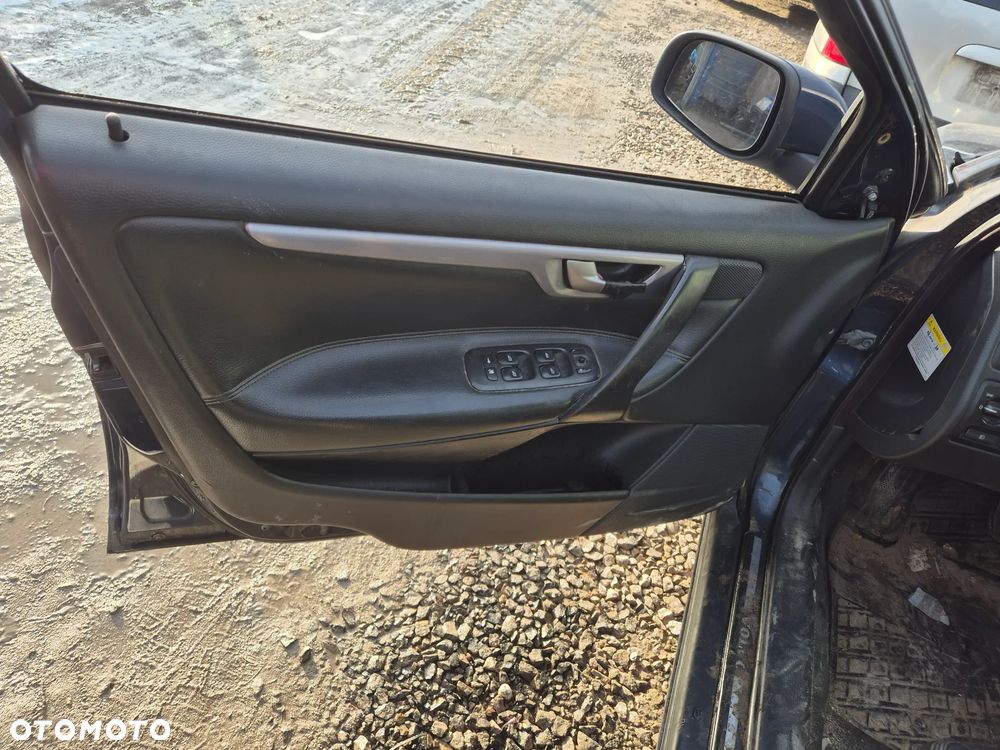 VOLVO V70 II fotel fotele kanapa deska kokpit podsufitka boczek boczki klamka podłokietnik licznik prędkościomierz panel szyb - 4