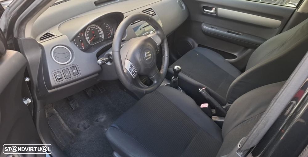 Suzuki Swift 1.3 16V GLX - 10