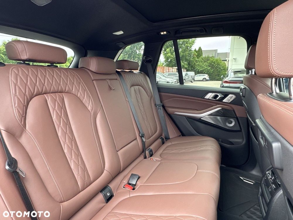 BMW X5 M50i - 24