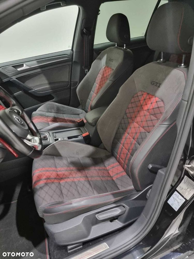 Volkswagen Golf - 19