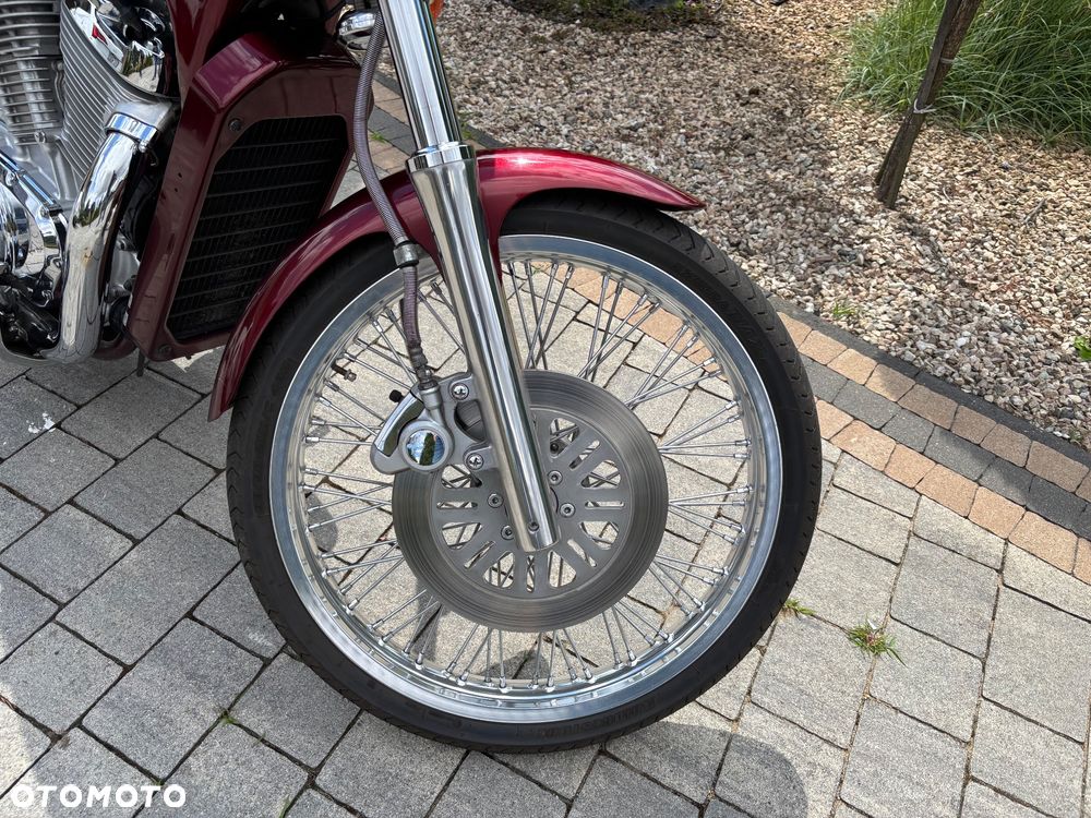 Suzuki Intruder - 10